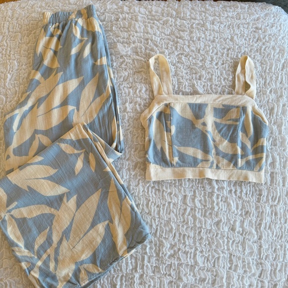 Sienna Sky Two Piece Set Blue Cream Wide Leg Pants Crop Tank Medium - Picture 3 of 9